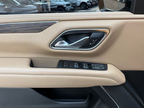 Used 2022 Chevrolet Tahoe Premier AWD/4WD image 14