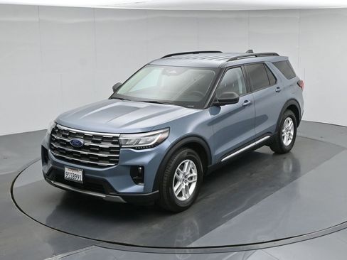 Used 2025 Ford Explorer Active w/ Active Comfort Package RWD image 39