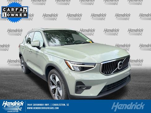 Used 2023 Volvo XC40 B5 Plus AWD/4WD image 1
