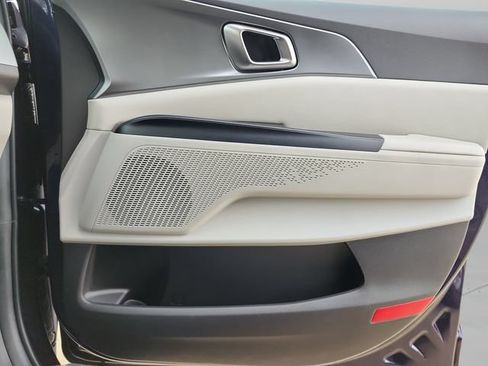 Used 2024 Kia Carnival LX FWD image 31
