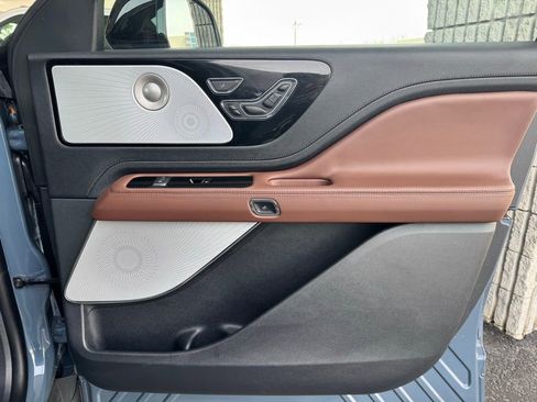 Used 2025 Lincoln Aviator Reserve w/ Luxury Package image 18