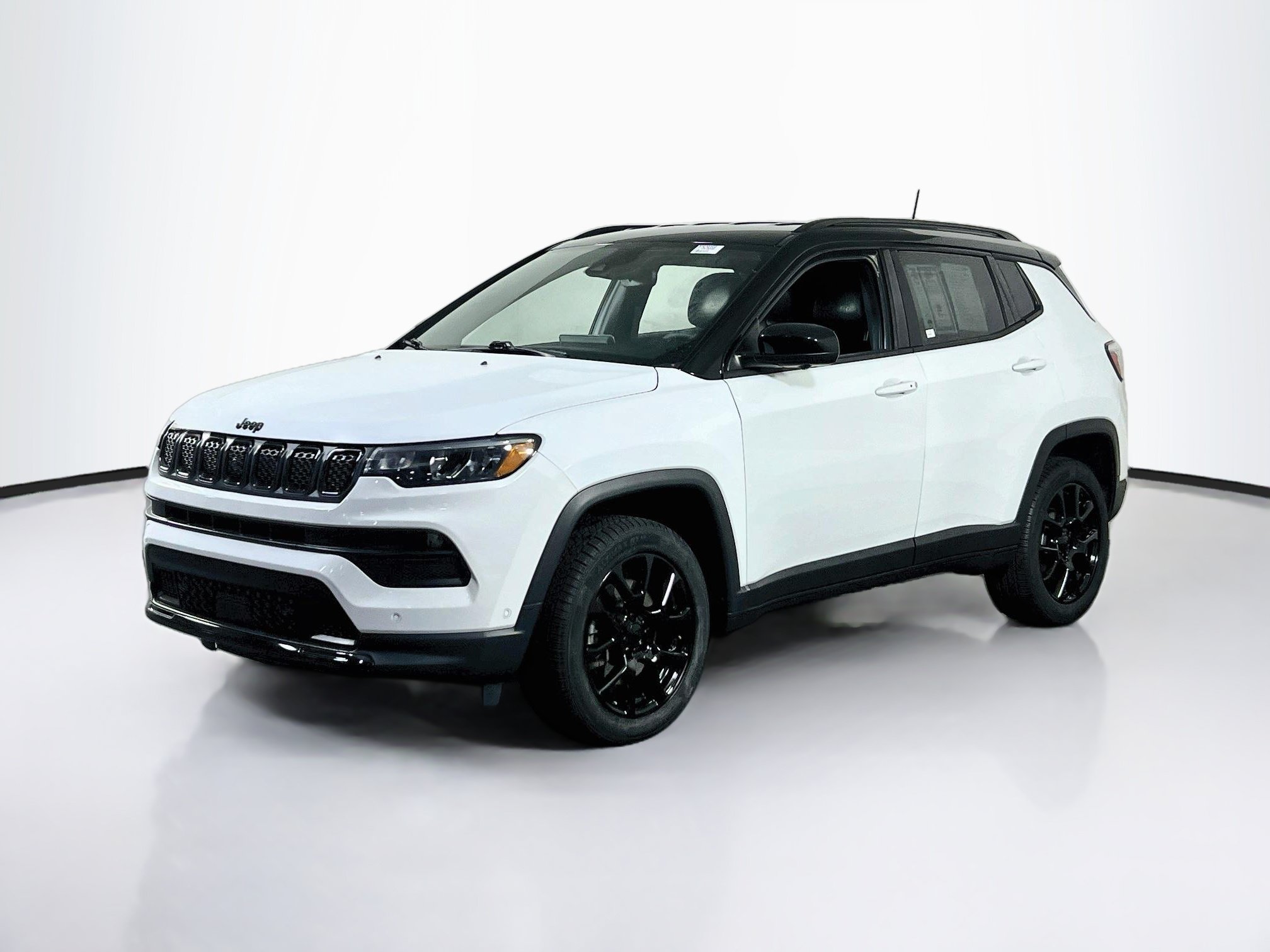 Used 2023 Jeep Compass Latitude w/ Convenience Group AWD/4WD image 1