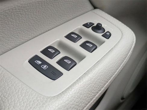 Used 2020 Volvo V60 T5 Momentum image 22