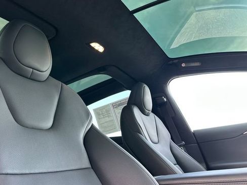 Used 2022 Tesla Model X Plaid image 21