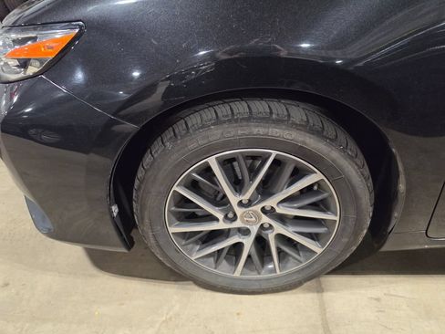 Used 2017 Lexus ES 350 w/ Navigation System Package FWD image 4