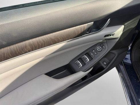 Used 2018 Honda Accord Touring image 13