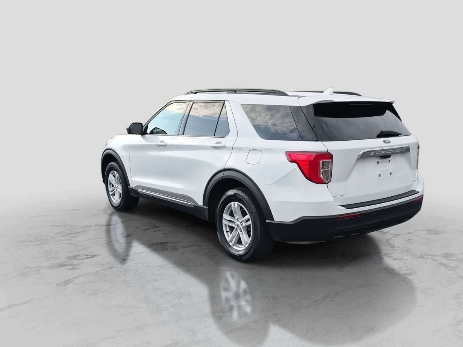 Used 2023 Ford Explorer XLT AWD/4WD image 6