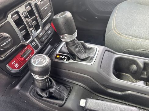 Used 2024 Jeep Gladiator Sport image 16