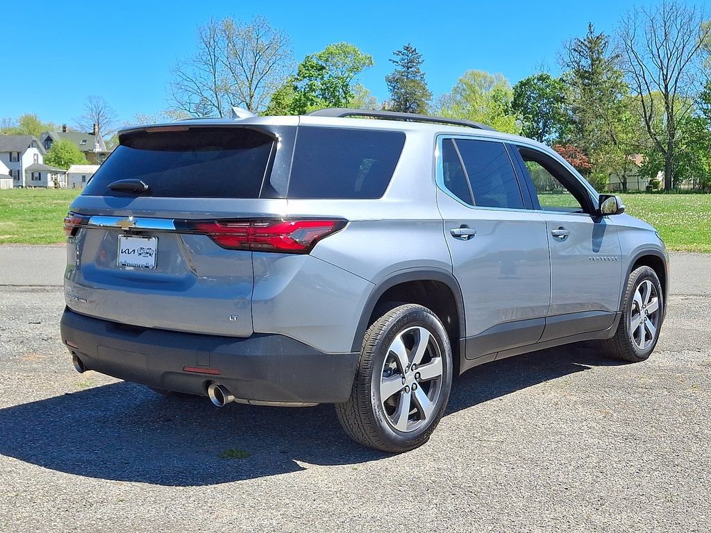Used 2023 Chevrolet Traverse LT w/ LT Premium Package AWD/4WD image 7
