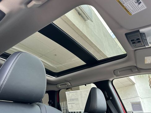 New 2025 Mitsubishi Outlander SEL image 16