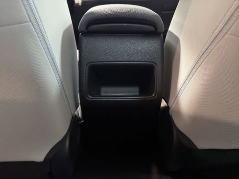 Used 2020 Toyota Corolla LE image 16