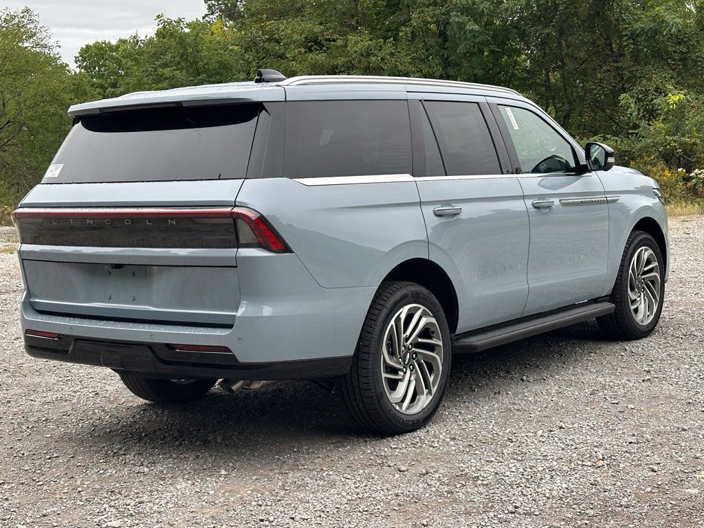 New 2027 Lincoln Navigator Premiere AWD/4WD image 33