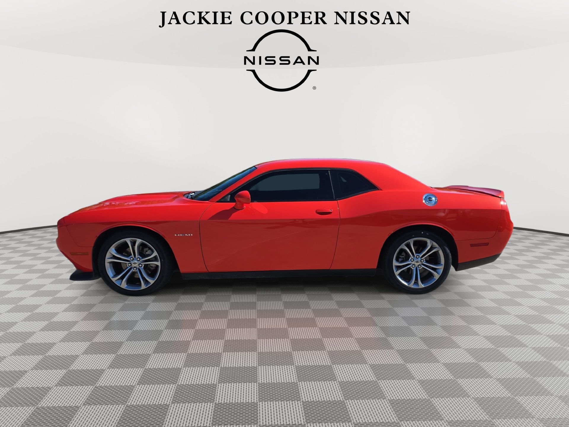 Used 2022 Dodge Challenger R/T RWD image 8