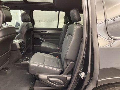 New 2025 Jeep Wagoneer Series III w/ Quick Order Package 25C Super image 20