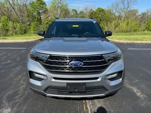 Used 2020 Ford Explorer XLT w/ Equipment Group 202A image 8