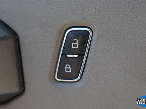 Used 2017 Ford F550 2WD Crew Cab Super Duty image 16