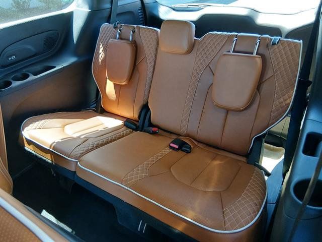 Used 2024 Chrysler Pacifica Pinnacle FWD image 11