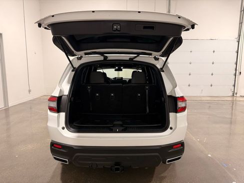 Used 2025 Honda Pilot Sport image 9