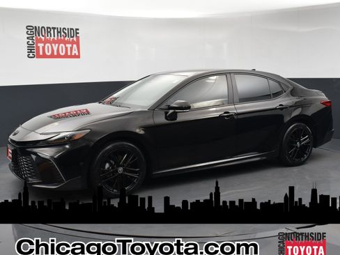 Used 2025 Toyota Camry SE FWD image 1