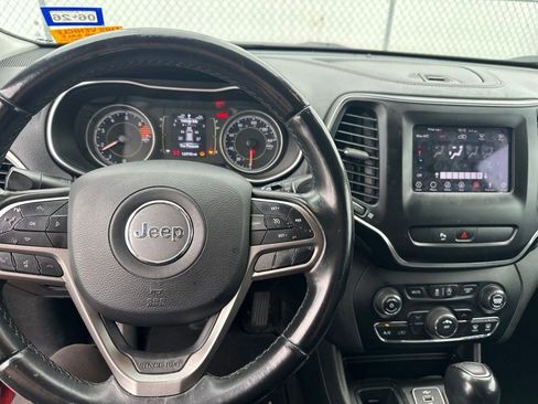 Used 2019 Jeep Cherokee Latitude Plus FWD image 9