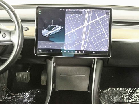 Used 2018 Tesla Model 3 Long Range image 14