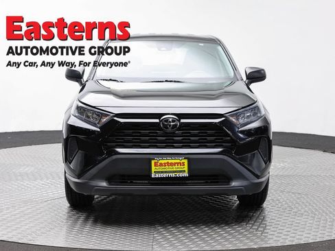 Used 2022 Toyota RAV4 LE AWD/4WD image 2