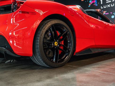 Used 2018 Ferrari 488 Spider RWD image 17