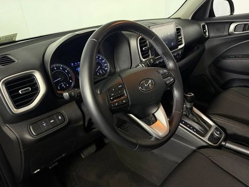 Used 2022 Hyundai Venue SEL FWD image 20