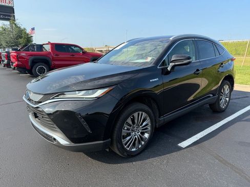 Used 2021 Toyota Venza XLE w/ Softex Package AWD/4WD image 3