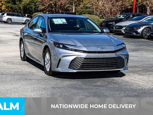 Used 2025 Toyota Camry LE image 5