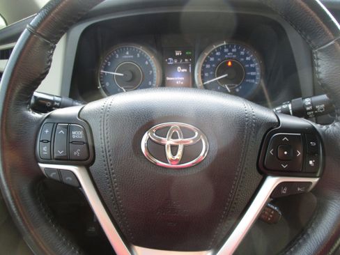 Used 2018 Toyota Sienna XLE Premium image 15