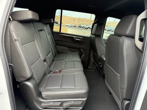 New 2026 Chevrolet Suburban LT image 15