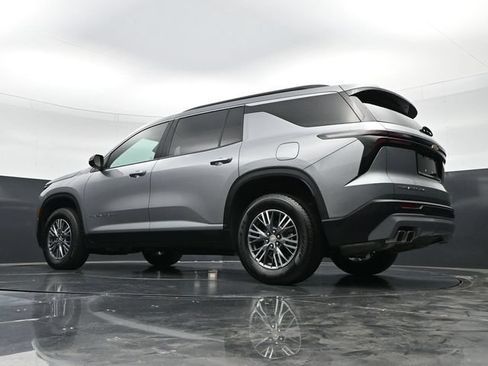 Used 2025 Chevrolet Traverse LT AWD/4WD image 46