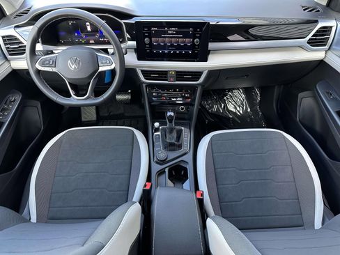 New 2026 Volkswagen Taos SE image 11