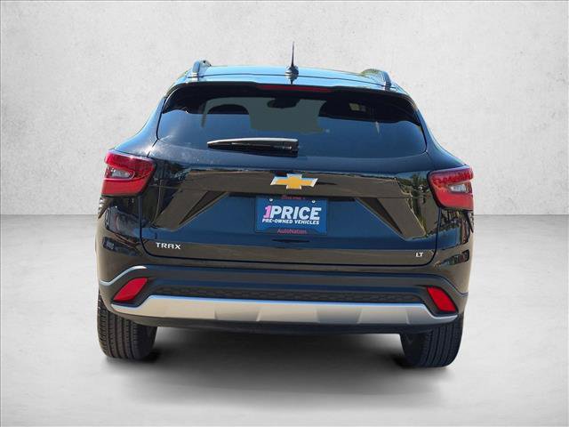 Used 2025 Chevrolet Trax LT FWD image 7