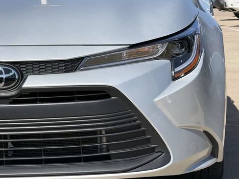 Used 2025 Toyota Corolla LE w/ Convenience Package FWD image 9