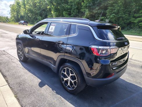 Certified 2024 Jeep Compass Limited AWD/4WD image 7