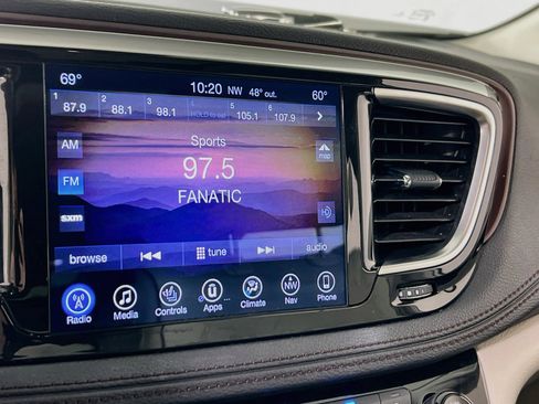 Used 2017 Chrysler Pacifica Limited w/ UConnect Theater Package image 15