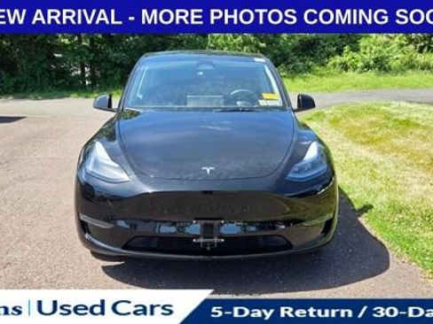 Used 2024 Tesla Model Y Long Range AWD/4WD image 2