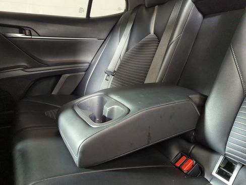 Used 2021 Toyota Camry SE image 31