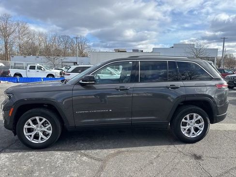 Used 2022 Jeep Grand Cherokee Limited image 19
