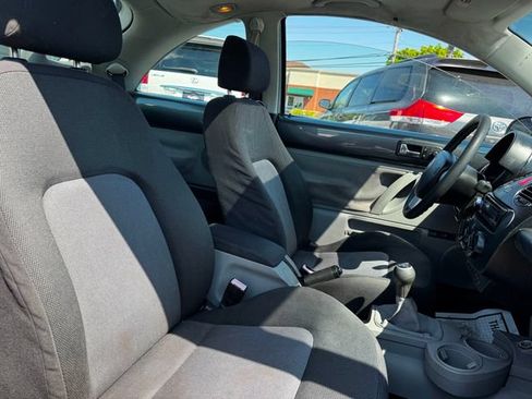 Used 2004 Volkswagen Beetle GLS FWD image 13