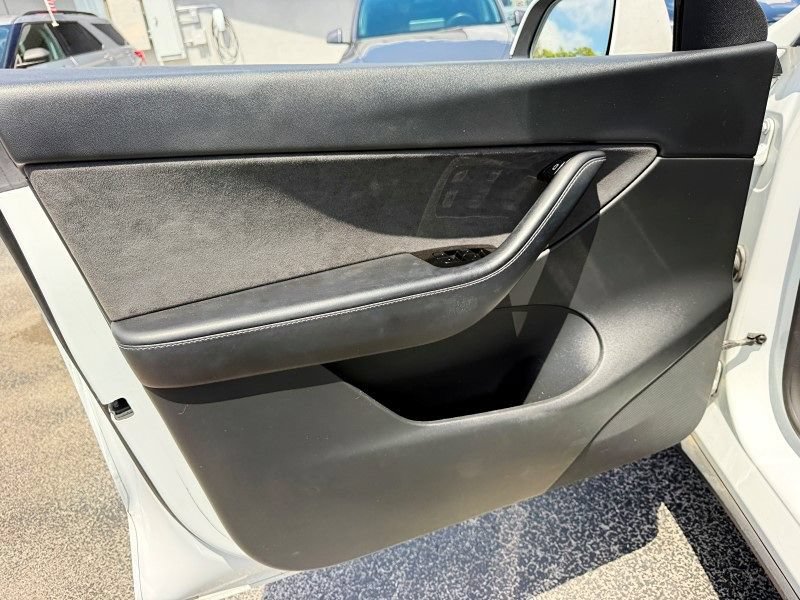 Used 2021 Tesla Model Y Long Range AWD/4WD image 35