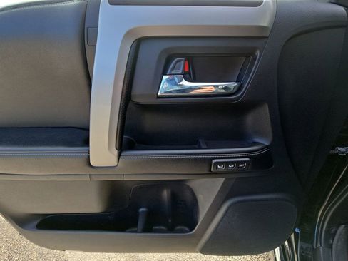Used 2015 Toyota 4Runner Limited image 23