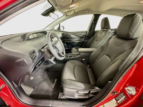Used 2020 Toyota Prius LE FWD image 13