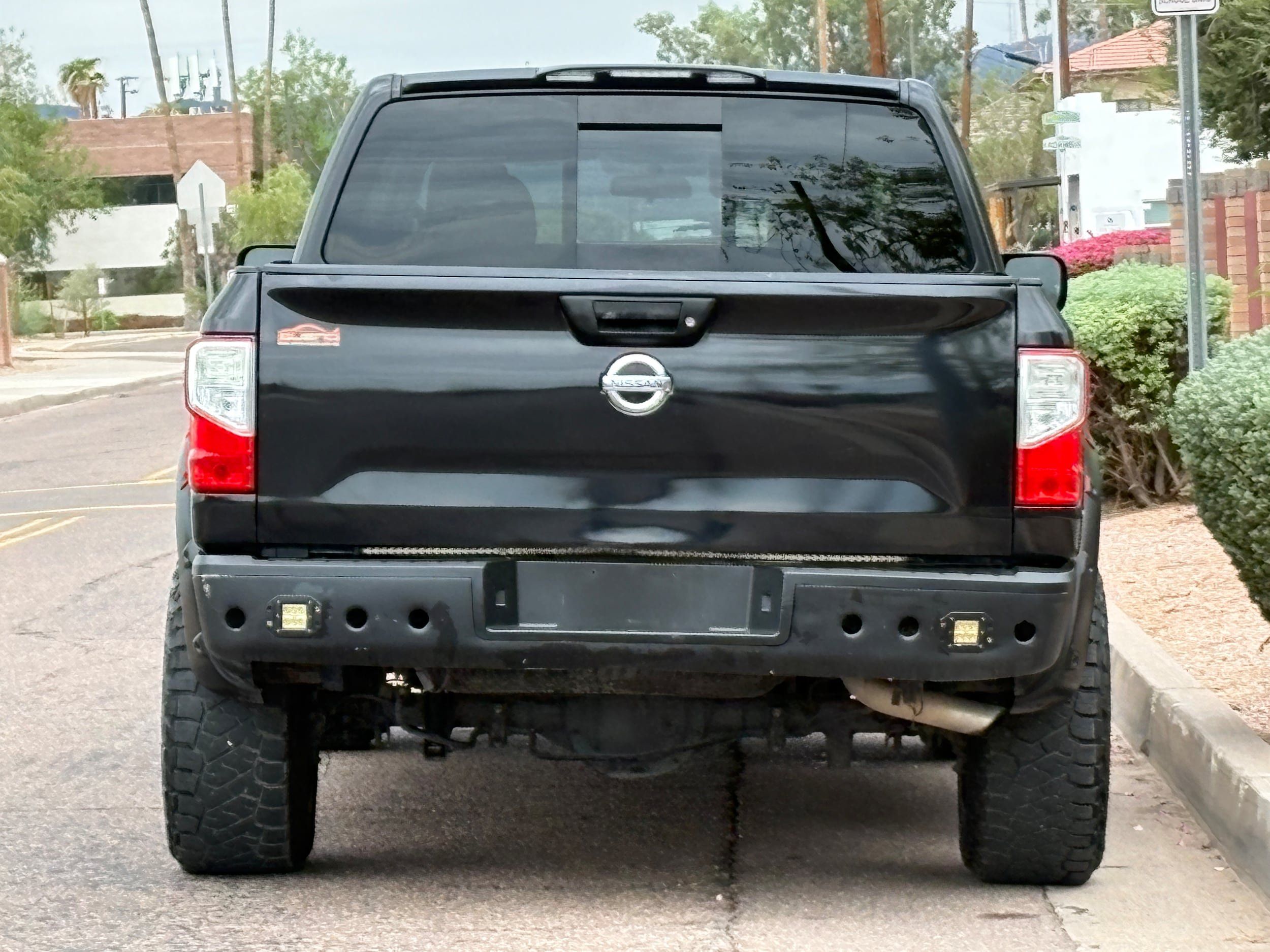 Used 2017 Nissan Titan SV RWD image 5