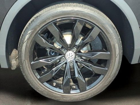 Certified 2021 Volkswagen Tiguan SE R-Line AWD/4WD image 11