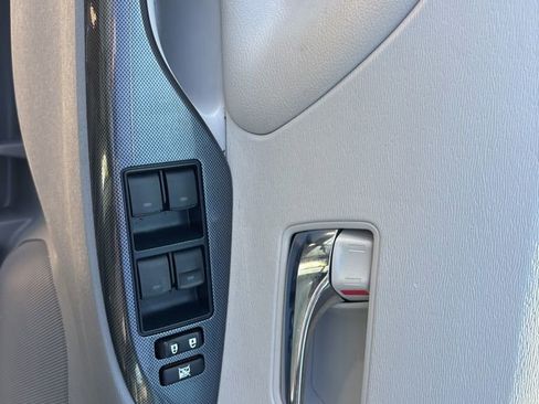 Used 2012 Toyota Sienna SE image 11