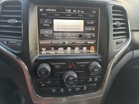 Used 2017 Jeep Grand Cherokee Laredo w/ Quick Order Package 23E image 21