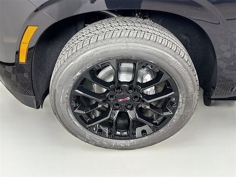 New 2026 GMC Yukon Denali w/ Sun & Power Step Package image 28